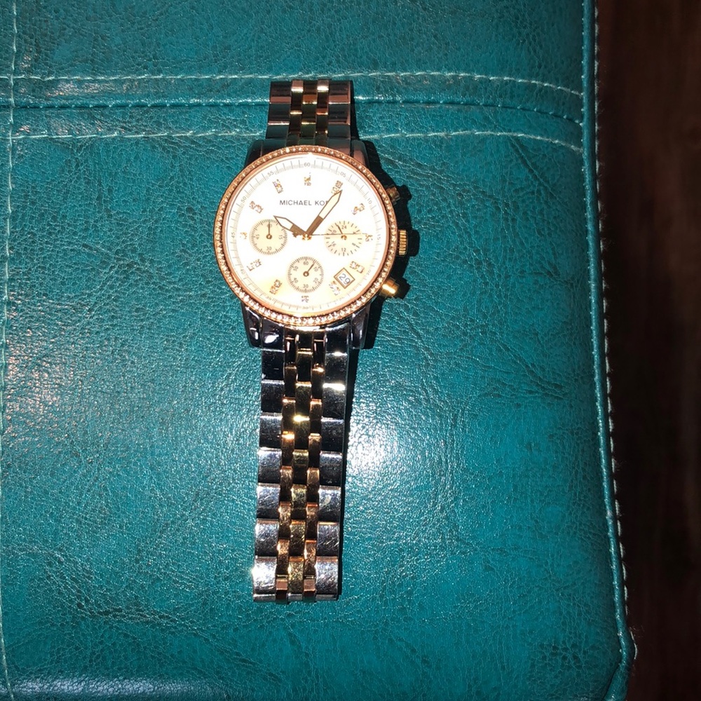 Gorgeous Micheal Kors watch